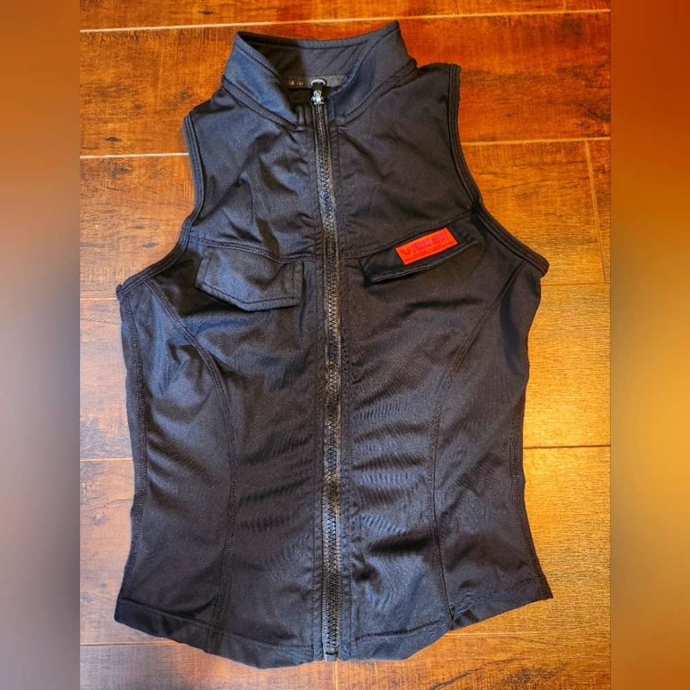 Firm Abs black zip-up tank top